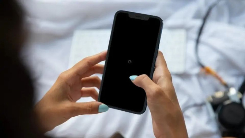 Sử dụng các ứng dụng dung lượng nặng sẽ gây quá tải cho điện thoại