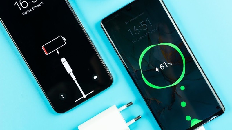 Pin bị tụt nhanh chóng là dấu hiệu nhận dễ nhận biết nhất